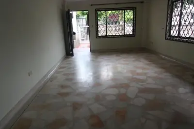 Casa Esquinera De Dos Pisos En El Barrio En El Barrio El Altico