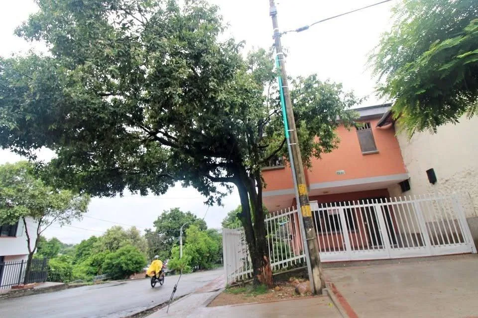 Casa Esquinera De Dos Pisos En El Barrio En El Barrio El Altico